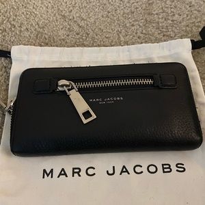 Marc Jacobs Continental Big Zip Wallet